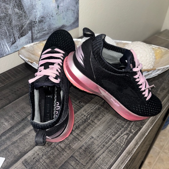 Brooks Levitate 2 running Black/Pink SZ 7.5 - Picture 6 of 12